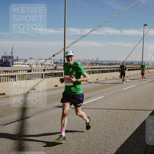 03.10.2025 - Köhlbrandbrückenlauf Michael Burmester http://msf.ph/oto/9041149 03.10.2025 12:22:21 Position 1 6666 meine-sportfotos.de