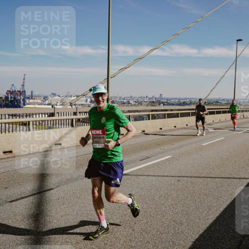 03.10.2025 - Köhlbrandbrückenlauf Michael Burmester http://msf.ph/oto/9041155 03.10.2025 12:22:22 Position 1 6666 meine-sportfotos.de