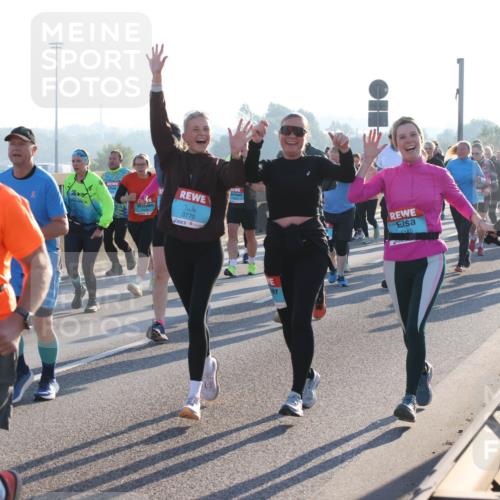 03.10.2025 - Köhlbrandbrückenlauf Lena Gebhardt http://msf.ph/oto/9041156 03.10.2025 09:25:25 Position 1 1853, 3770, 685 meine-sportfotos.de
