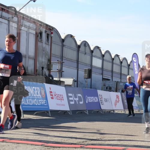 03.10.2025 - Köhlbrandbrückenlauf Luisa Fischer http://msf.ph/oto/9041162 03.10.2025 13:33:40 Ziel 4006, 4744, 5179, 5281, 5367, 5546, 5579, 6094, 6734 meine-sportfotos.de