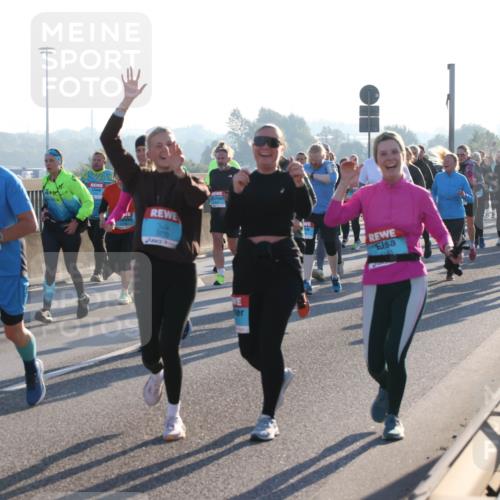 03.10.2025 - Köhlbrandbrückenlauf Lena Gebhardt http://msf.ph/oto/9041168 03.10.2025 09:25:25 Position 1 53, 3770, 6, 1615 meine-sportfotos.de