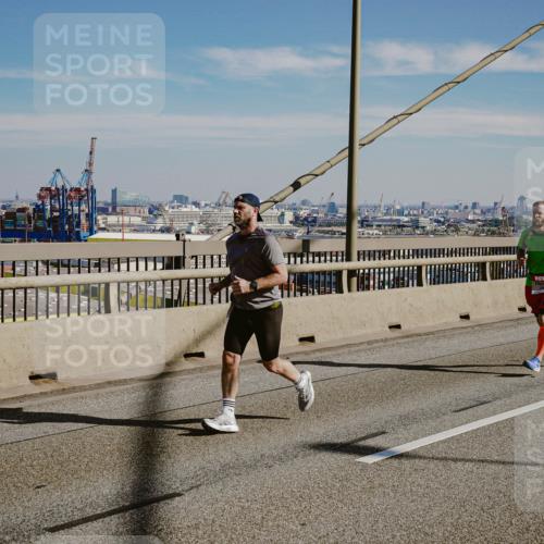 03.10.2025 - Köhlbrandbrückenlauf Michael Burmester http://msf.ph/oto/9041171 03.10.2025 12:22:24 Position 1  meine-sportfotos.de