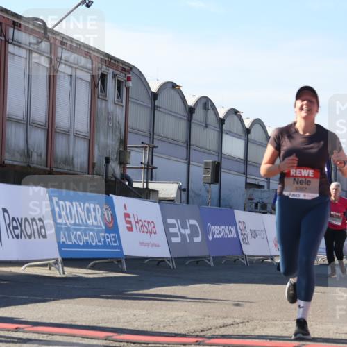03.10.2025 - Köhlbrandbrückenlauf Luisa Fischer http://msf.ph/oto/9041172 03.10.2025 13:33:41 Ziel 4006, 4744, 5074, 5179, 5281, 5367, 5546, 5579, 6094, 6734 meine-sportfotos.de