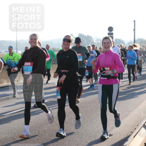 03.10.2025 - Köhlbrandbrückenlauf Lena Gebhardt http://msf.ph/oto/9041176 03.10.2025 09:25:26 Position 1 3703, 3770 meine-sportfotos.de