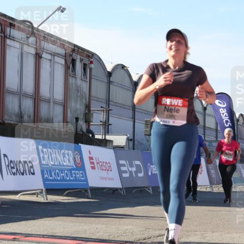 03.10.2025 - Köhlbrandbrückenlauf Luisa Fischer http://msf.ph/oto/9041177 03.10.2025 13:33:42 Ziel 4006, 4744, 5074, 5077, 5179, 5281, 5367, 5546, 5579, 6094, 6734 meine-sportfotos.de