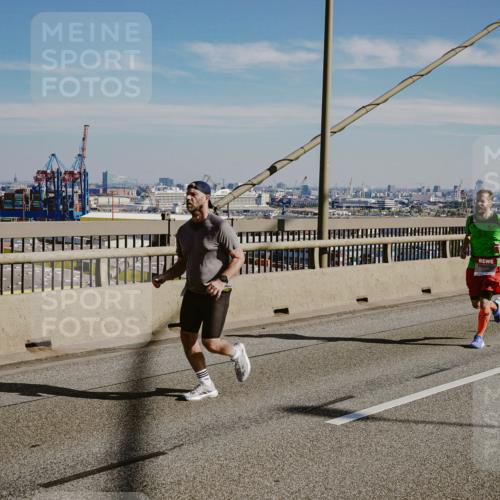 03.10.2025 - Köhlbrandbrückenlauf Michael Burmester http://msf.ph/oto/9041178 03.10.2025 12:22:24 Position 1  meine-sportfotos.de