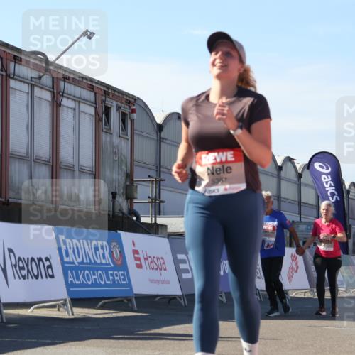03.10.2025 - Köhlbrandbrückenlauf Luisa Fischer http://msf.ph/oto/9041180 03.10.2025 13:33:42 Ziel 4006, 4744, 5074, 5077, 5179, 5281, 5367, 5546, 5579, 6094, 6734 meine-sportfotos.de
