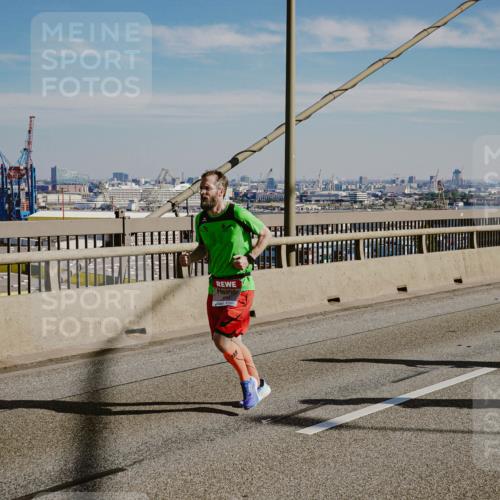 03.10.2025 - Köhlbrandbrückenlauf Michael Burmester http://msf.ph/oto/9041186 03.10.2025 12:22:25 Position 1  meine-sportfotos.de