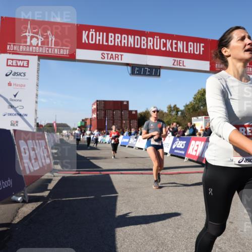 03.10.2025 - Köhlbrandbrückenlauf Lena Gebhardt http://msf.ph/oto/9041188 03.10.2025 13:17:12 Ziel 4242, 4331, 4361, 4404, 4861, 4982, 5033, 5073, 5087, 5090, 5429, 5479, 5544, 5667, 5943, 6431 meine-sportfotos.de