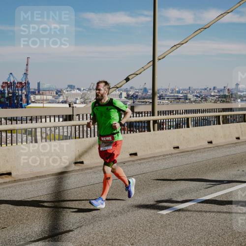 03.10.2025 - Köhlbrandbrückenlauf Michael Burmester http://msf.ph/oto/9041191 03.10.2025 12:22:26 Position 1  meine-sportfotos.de