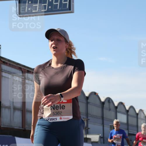 03.10.2025 - Köhlbrandbrückenlauf Luisa Fischer http://msf.ph/oto/9041194 03.10.2025 13:33:43 Ziel 4744, 5074, 5077, 5179, 5367, 5546, 5579, 6094, 6734 meine-sportfotos.de