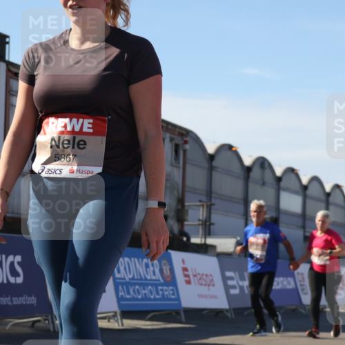 03.10.2025 - Köhlbrandbrückenlauf Luisa Fischer http://msf.ph/oto/9041198 03.10.2025 13:33:43 Ziel 4744, 5074, 5077, 5179, 5367, 5546, 5579, 6094, 6734 meine-sportfotos.de
