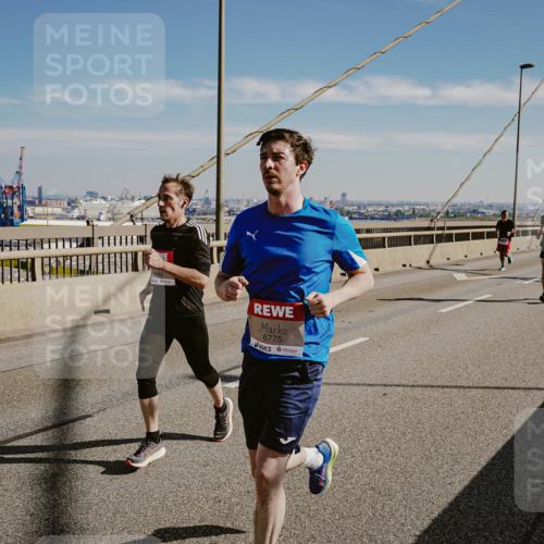 03.10.2025 - Köhlbrandbrückenlauf Michael Burmester http://msf.ph/oto/9041213 03.10.2025 12:22:27 Position 1 6775 meine-sportfotos.de