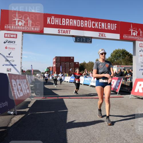 03.10.2025 - Köhlbrandbrückenlauf Lena Gebhardt http://msf.ph/oto/9041221 03.10.2025 13:17:13 Ziel 4242, 4361, 4404, 4982, 5033, 5073, 5087, 5090, 5429, 5479, 5544, 5667, 5943, 6431 meine-sportfotos.de