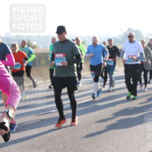 03.10.2025 - Köhlbrandbrückenlauf Lena Gebhardt http://msf.ph/oto/9041236 03.10.2025 09:25:27 Position 1  meine-sportfotos.de