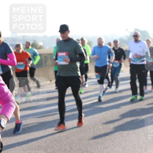 03.10.2025 - Köhlbrandbrückenlauf Lena Gebhardt http://msf.ph/oto/9041243 03.10.2025 09:25:27 Position 1  meine-sportfotos.de