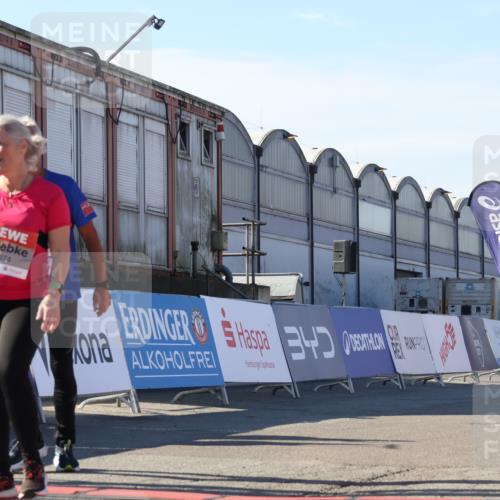03.10.2025 - Köhlbrandbrückenlauf Luisa Fischer http://msf.ph/oto/9041255 03.10.2025 13:33:47 Ziel 4744, 5074, 5077, 5367, 5546, 5579, 6734 meine-sportfotos.de