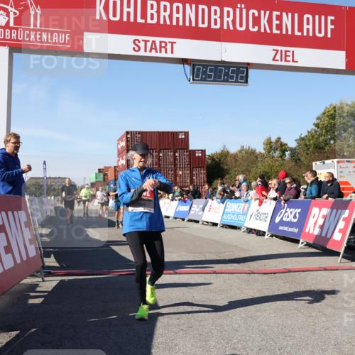 03.10.2025 - Köhlbrandbrückenlauf Lena Gebhardt http://msf.ph/oto/9041260 03.10.2025 12:57:52 Ziel 4037, 4046, 4102, 4654, 5669, 5960, 5961, 6371, 6518, 6519, 6520, 6809 meine-sportfotos.de