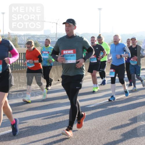 03.10.2025 - Köhlbrandbrückenlauf Lena Gebhardt http://msf.ph/oto/9041262 03.10.2025 09:25:28 Position 1 10 meine-sportfotos.de