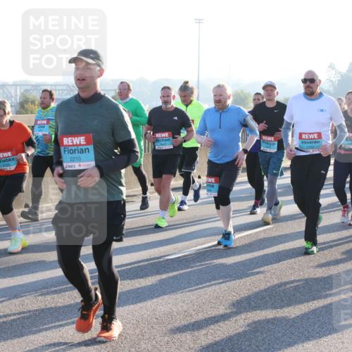 03.10.2025 - Köhlbrandbrückenlauf Lena Gebhardt http://msf.ph/oto/9041264 03.10.2025 09:25:28 Position 1 2210, 2002 meine-sportfotos.de