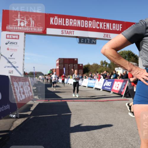 03.10.2025 - Köhlbrandbrückenlauf Lena Gebhardt http://msf.ph/oto/9041266 03.10.2025 13:17:14 Ziel 4242, 4361, 4404, 4982, 4988, 5033, 5073, 5087, 5090, 5429, 5479, 5544, 5638, 5642, 5667, 5890, 5943, 6431 meine-sportfotos.de