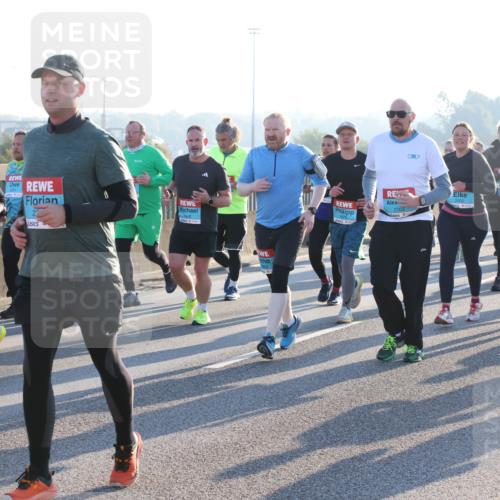 03.10.2025 - Köhlbrandbrückenlauf Lena Gebhardt http://msf.ph/oto/9041271 03.10.2025 09:25:28 Position 1 2135, 20, 1948, 2002, 2003 meine-sportfotos.de