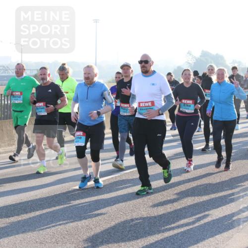 03.10.2025 - Köhlbrandbrückenlauf Lena Gebhardt http://msf.ph/oto/9041279 03.10.2025 09:25:28 Position 1 210, 3039, 1664, 1875, 2003, 3259 meine-sportfotos.de