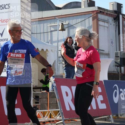 03.10.2025 - Köhlbrandbrückenlauf Luisa Fischer http://msf.ph/oto/9041285 03.10.2025 13:33:50 Ziel 5074, 5077, 5367, 5579, 6734 meine-sportfotos.de