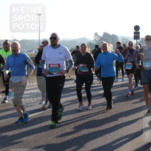 03.10.2025 - Köhlbrandbrückenlauf Lena Gebhardt http://msf.ph/oto/9041303 03.10.2025 09:25:29 Position 1  meine-sportfotos.de