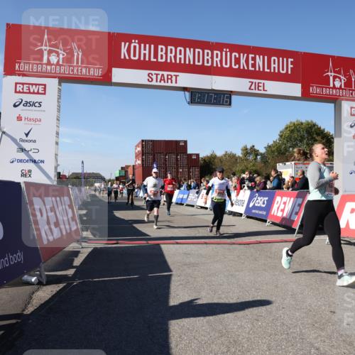 03.10.2025 - Köhlbrandbrückenlauf Lena Gebhardt http://msf.ph/oto/9041308 03.10.2025 13:17:16 Ziel 4242, 4361, 4404, 4988, 5073, 5090, 5429, 5479, 5544, 5638, 5642, 5667, 5890, 5943, 6389, 6431 meine-sportfotos.de