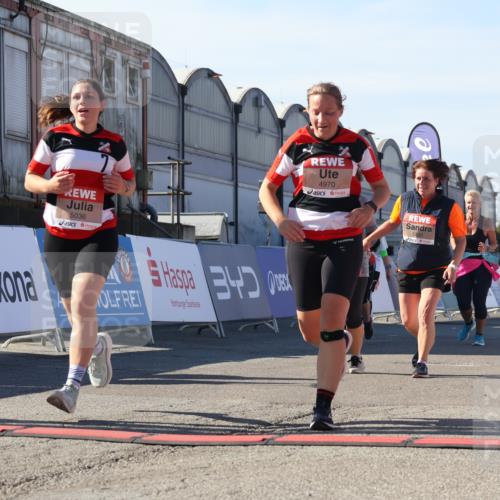 03.10.2025 - Köhlbrandbrückenlauf Luisa Fischer http://msf.ph/oto/9041317 03.10.2025 13:33:56 Ziel 4919, 4970, 5036, 5074, 5077, 5300, 6246, 6420, 6421 meine-sportfotos.de