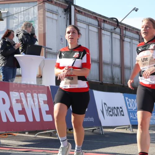03.10.2025 - Köhlbrandbrückenlauf Luisa Fischer http://msf.ph/oto/9041331 03.10.2025 13:33:57 Ziel 4919, 4970, 5036, 5074, 5077, 5300, 6246, 6420, 6421 meine-sportfotos.de