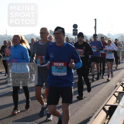 03.10.2025 - Köhlbrandbrückenlauf Lena Gebhardt http://msf.ph/oto/9041337 03.10.2025 09:25:30 Position 1 2003, 6, 3259 meine-sportfotos.de