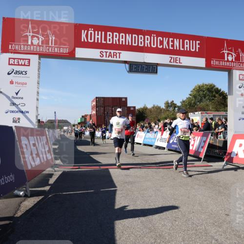 03.10.2025 - Köhlbrandbrückenlauf Lena Gebhardt http://msf.ph/oto/9041338 03.10.2025 13:17:17 Ziel 4361, 4404, 4988, 5031, 5073, 5090, 5429, 5479, 5544, 5638, 5642, 5667, 5890, 5943, 6389, 6431 meine-sportfotos.de