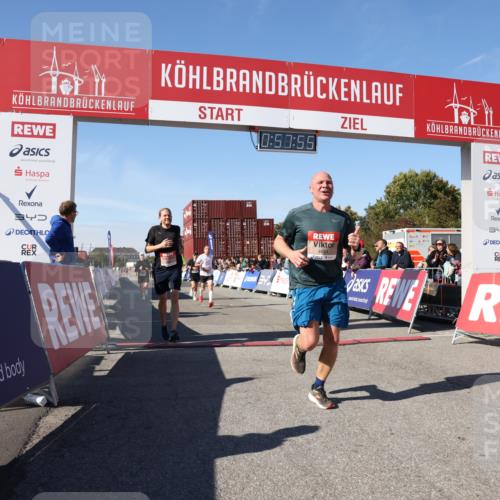 03.10.2025 - Köhlbrandbrückenlauf Lena Gebhardt http://msf.ph/oto/9041346 03.10.2025 12:57:56 Ziel 4046, 4102, 4654, 5669, 5960, 5961, 6371, 6518, 6519, 6520 meine-sportfotos.de
