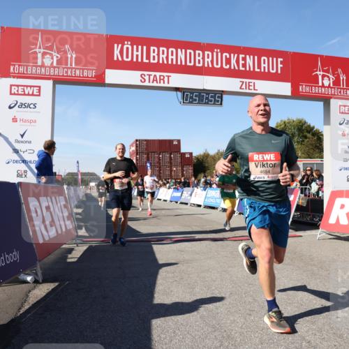 03.10.2025 - Köhlbrandbrückenlauf Lena Gebhardt http://msf.ph/oto/9041353 03.10.2025 12:57:56 Ziel 4046, 4102, 4654, 5669, 5960, 5961, 6371, 6518, 6519, 6520 meine-sportfotos.de