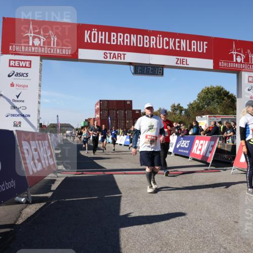 03.10.2025 - Köhlbrandbrückenlauf Lena Gebhardt http://msf.ph/oto/9041354 03.10.2025 13:17:18 Ziel 4404, 4988, 5031, 5429, 5544, 5638, 5642, 5667, 5890, 5943, 6389, 6431 meine-sportfotos.de