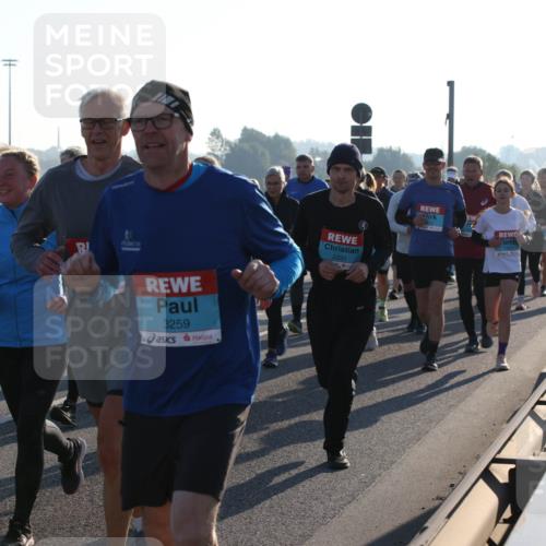 03.10.2025 - Köhlbrandbrückenlauf Lena Gebhardt http://msf.ph/oto/9041357 03.10.2025 09:25:31 Position 1 3259, 2231 meine-sportfotos.de