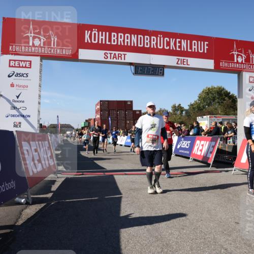 03.10.2025 - Köhlbrandbrückenlauf Lena Gebhardt http://msf.ph/oto/9041361 03.10.2025 13:17:18 Ziel 4404, 4988, 5031, 5429, 5544, 5638, 5642, 5667, 5890, 5943, 6389, 6431 meine-sportfotos.de
