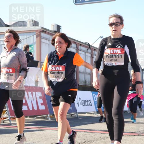 03.10.2025 - Köhlbrandbrückenlauf Luisa Fischer http://msf.ph/oto/9041362 03.10.2025 13:33:59 Ziel 4919, 4970, 5036, 5300, 6246, 6420, 6421 meine-sportfotos.de