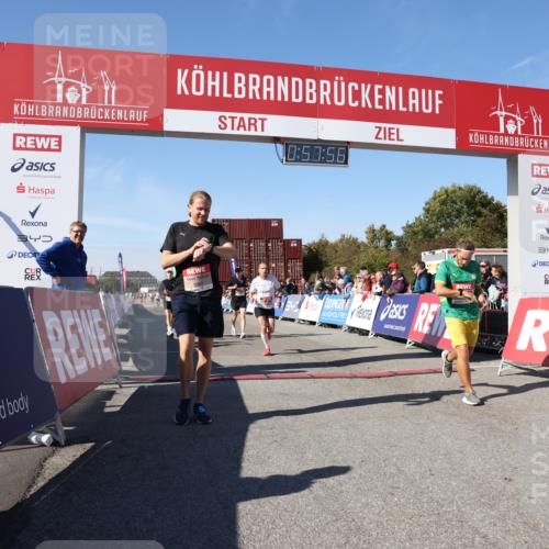 03.10.2025 - Köhlbrandbrückenlauf Lena Gebhardt http://msf.ph/oto/9041367 03.10.2025 12:57:57 Ziel 4046, 4102, 4654, 5669, 5960, 5961, 6518, 6519, 6520 meine-sportfotos.de