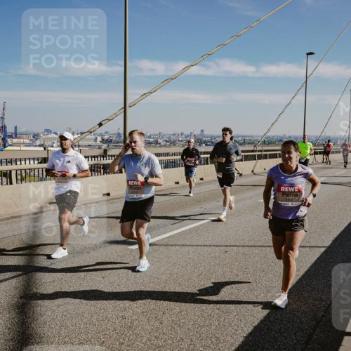 03.10.2025 - Köhlbrandbrückenlauf Michael Burmester http://msf.ph/oto/9041372 03.10.2025 12:22:39 Position 1 493, 4162 meine-sportfotos.de