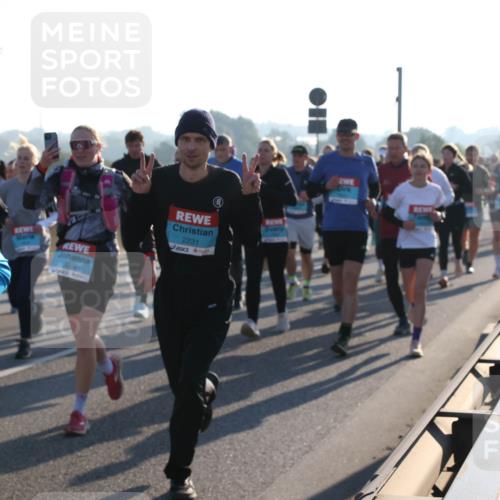 03.10.2025 - Köhlbrandbrückenlauf Lena Gebhardt http://msf.ph/oto/9041374 03.10.2025 09:25:31 Position 1 2231 meine-sportfotos.de