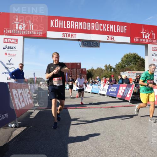 03.10.2025 - Köhlbrandbrückenlauf Lena Gebhardt http://msf.ph/oto/9041375 03.10.2025 12:57:57 Ziel 4046, 4102, 4654, 5669, 5960, 5961, 6518, 6519, 6520 meine-sportfotos.de