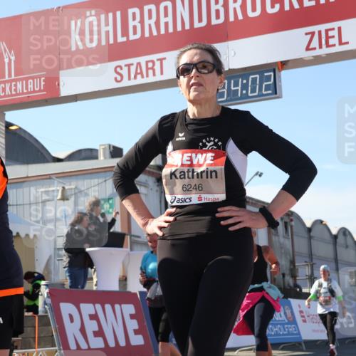 03.10.2025 - Köhlbrandbrückenlauf Luisa Fischer http://msf.ph/oto/9041376 03.10.2025 13:34:00 Ziel 4438, 4919, 4970, 5036, 5300, 6246, 6420, 6421 meine-sportfotos.de
