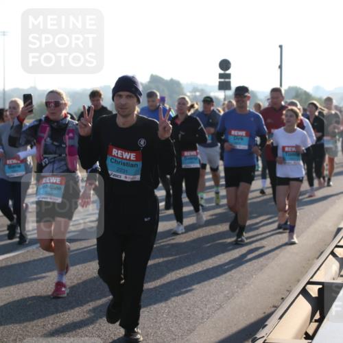 03.10.2025 - Köhlbrandbrückenlauf Lena Gebhardt http://msf.ph/oto/9041383 03.10.2025 09:25:31 Position 1 2231 meine-sportfotos.de