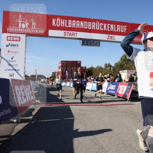 03.10.2025 - Köhlbrandbrückenlauf Lena Gebhardt http://msf.ph/oto/9041385 03.10.2025 13:17:20 Ziel 4404, 4988, 5007, 5008, 5031, 5429, 5544, 5638, 5642, 5667, 5890, 5943, 6389, 6431 meine-sportfotos.de