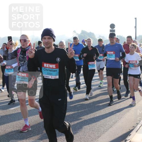 03.10.2025 - Köhlbrandbrückenlauf Lena Gebhardt http://msf.ph/oto/9041389 03.10.2025 09:25:32 Position 1 3324, 1824, 3322, 2231, 3163, 1652, 1653 meine-sportfotos.de