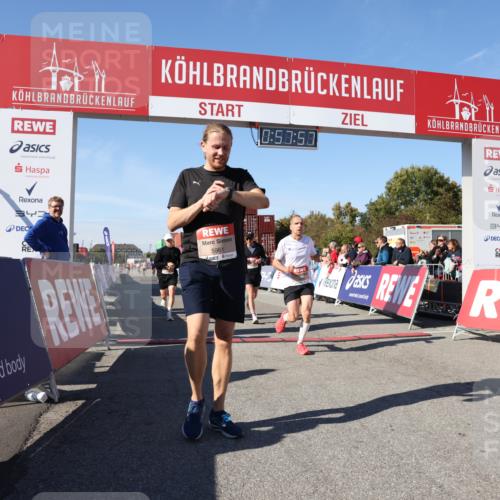 03.10.2025 - Köhlbrandbrückenlauf Lena Gebhardt http://msf.ph/oto/9041401 03.10.2025 12:57:58 Ziel 4046, 4102, 4654, 5669, 5960, 5961, 6518, 6519, 6520, 6715 meine-sportfotos.de