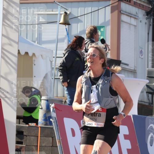 03.10.2025 - Köhlbrandbrückenlauf Luisa Fischer http://msf.ph/oto/9041405 03.10.2025 13:34:12 Ziel 4438, 4674, 5593, 6095, 6421, 6574 meine-sportfotos.de